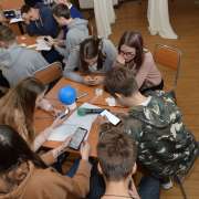 Game Club : проверяем свои знания по физике и информатике