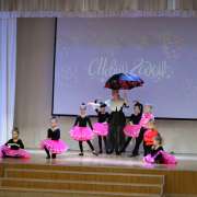 Пусть эта елочка в праздничный час, каждой иголочкой радует нас