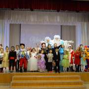 Пусть эта елочка в праздничный час, каждой иголочкой радует нас