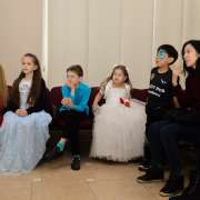 Пусть эта елочка в праздничный час, каждой иголочкой радует нас