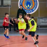 Пятиклассники определили лучшую команду в игре в баскетбол