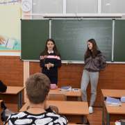 Восьмиклассников МЛШ на уроке литературы втянули в дискуссию