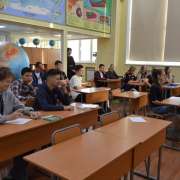 Неделю наук в Международной лингвистической школе открыли лекции о парниковом эффекте и исчезновении динозавров