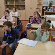 Неделю наук в Международной лингвистической школе открыли лекции о парниковом эффекте и исчезновении динозавров