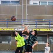 Пятиклассники определили лучшую команду в игре в баскетбол