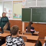 Восьмиклассников МЛШ на уроке литературы втянули в дискуссию