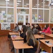 Восьмиклассников МЛШ на уроке литературы втянули в дискуссию