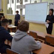 Неделю наук в Международной лингвистической школе открыли лекции о парниковом эффекте и исчезновении динозавров