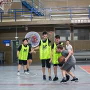 Пятиклассники определили лучшую команду в игре в баскетбол
