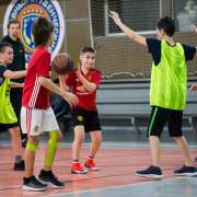 Пятиклассники определили лучшую команду в игре в баскетбол