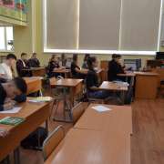 Неделю наук в Международной лингвистической школе открыли лекции о парниковом эффекте и исчезновении динозавров