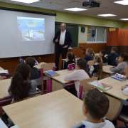 Неделю наук в Международной лингвистической школе открыли лекции о парниковом эффекте и исчезновении динозавров