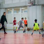 Пятиклассники определили лучшую команду в игре в баскетбол