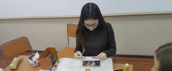 Презентации и стенные газеты о праздновании Нового года в Китае создали ученики МЛШ, изучающие китайский язык