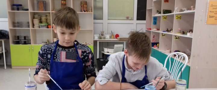 Ученики Международной лингвистической школы изготовили из керамики наглядные пособия по биологии