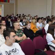О современных экономических тенденциях знали старшеклассники МЛШ
