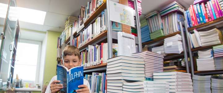 Ежегодно школьная библиотека пополняется на 1,5 тысячи книг