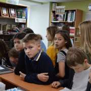 Пятиклассники МЛШ продолжают знакомиться со школьной библиотекой