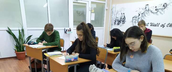 Ученики Международной лингвистической школы вошли в финал XIV Приморского краевого конкурса по каллиграфии