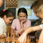 Ученики МЛШ и их родители сыграли в футбол и шахматы