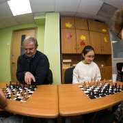 Ученики МЛШ и их родители сыграли в футбол и шахматы
