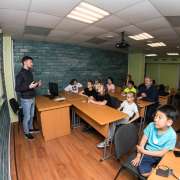 Ученики МЛШ и их родители сыграли в футбол и шахматы
