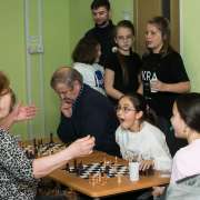Ученики МЛШ и их родители сыграли в футбол и шахматы