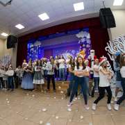 Ученики, учителя и гости Международной лингвистической школы отправились в гости к Снежной королеве