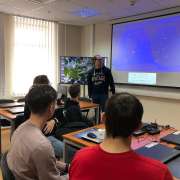Ученики Международной лингвистической школы отправились на физико-математическую образовательную сессию в Москву