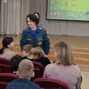 Специалисты МЧС вручили грамоты ученикам МЛШ и проверили их на знания поведения в чрезвычайной ситуации