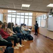 Старшеклассники Международной лингвистической школы узнали, что русский язык не нуждается в защите 