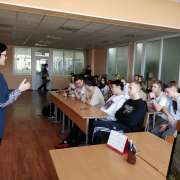 Старшеклассники Международной лингвистической школы узнали, что русский язык не нуждается в защите 