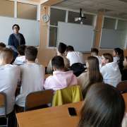 Старшеклассники Международной лингвистической школы узнали, что русский язык не нуждается в защите 