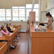 Лабораторию химических исследований устроили для школьников десятиклассники МЛШ 