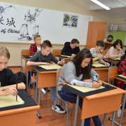 Ученики Международной лингвистической школы окунулись в китайское искусство 