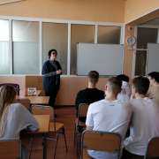 Старшеклассники Международной лингвистической школы узнали, что русский язык не нуждается в защите 