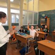 Занимательная математика на Неделе наук в Международной лингвистической школе: лента Мёбиуса и искусство оригами  