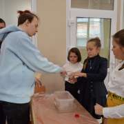 Неделя наук в Международной лингвистической школе продолжилась занятиями для младших школьников