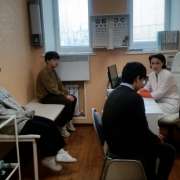 Иностранные ученики Международной лингвистической школы закрепили тему «У врача» в медицинском кабинете школы