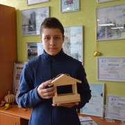 «Добрая весна»: ученики Международной лингвистической школы изготовили 21 кормушку для птиц и домик для белочек 