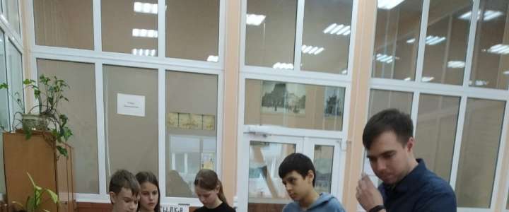 В Международной лингвистической школе состоялись соревнования по спидкубингу