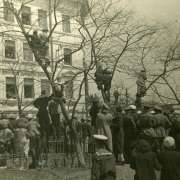 75 лет Победы. Вклад школьников Приморья в Победу: танковая колонна «Юный пионер», подарки для бойцов Ленинградского фронта, сбор металлолома на нужды фронта 