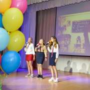 Школа встречает ребят в новом учебном году 