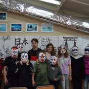Ученики 6м2 класса Международной лингвистической школы закрепили знания о культуре Японии расписыванием масок театра Кабуки