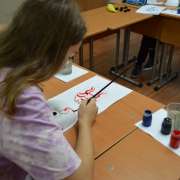Ученики 6м2 класса Международной лингвистической школы закрепили знания о культуре Японии расписыванием масок театра Кабуки