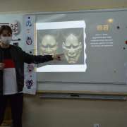 Ученики 6м2 класса Международной лингвистической школы закрепили знания о культуре Японии расписыванием масок театра Кабуки