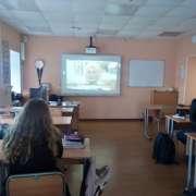  Ученики 10 и 5 классов Международной лингвистической школы стали участниками Дня единых действий, посвященных Дню Героев Отечества 