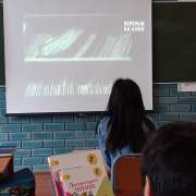  Ученики 10 и 5 классов Международной лингвистической школы стали участниками Дня единых действий, посвященных Дню Героев Отечества 