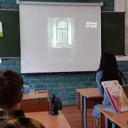  Ученики 10 и 5 классов Международной лингвистической школы стали участниками Дня единых действий, посвященных Дню Героев Отечества 