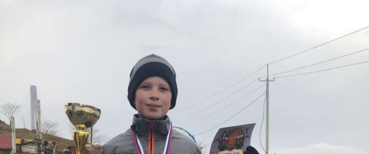 Ученик 4 класса Международной лингвистической школы Гектор Меленчук стал первым на спортивных соревнованиях по конному спорту 